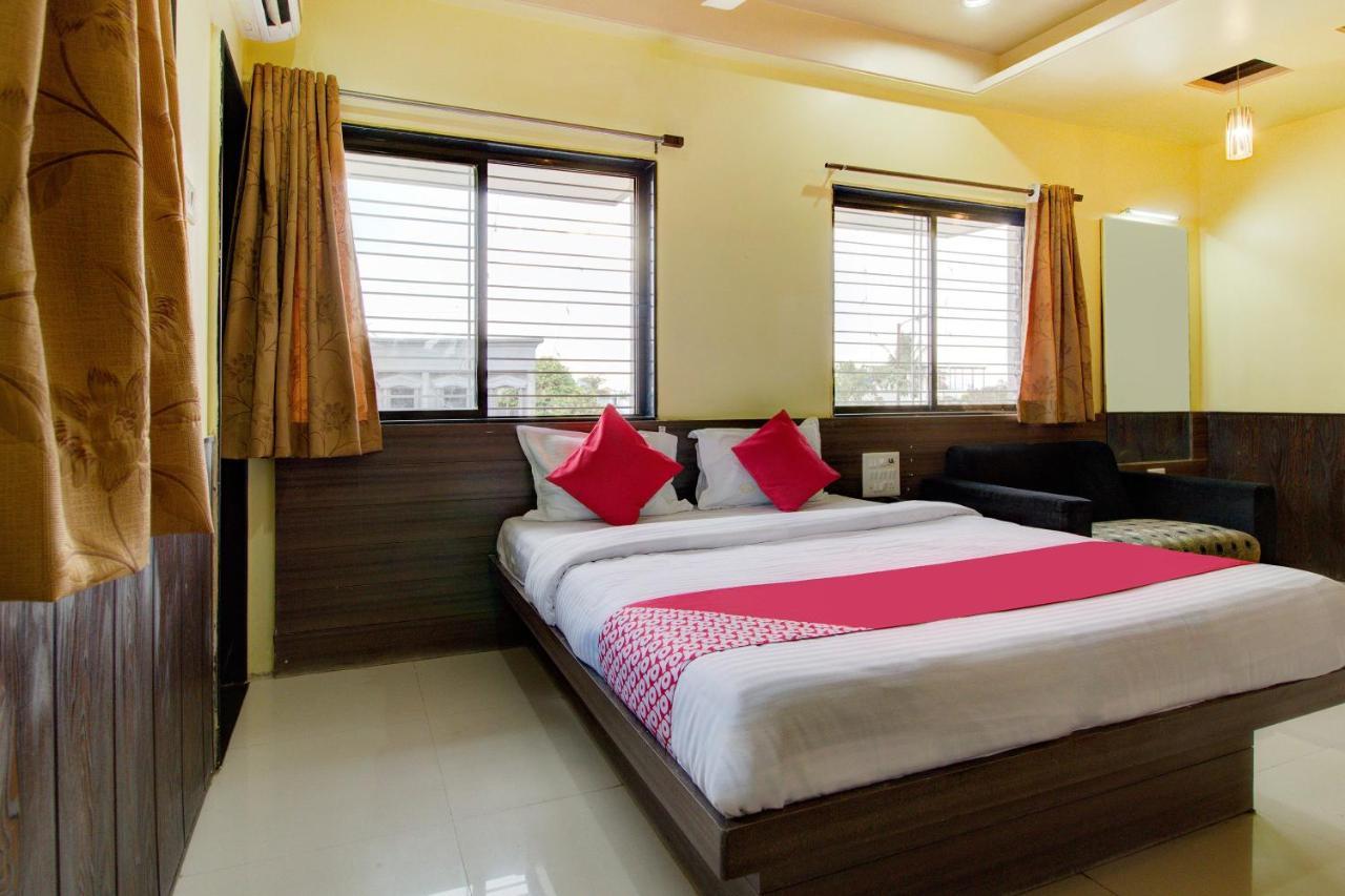 Hotel Oyo Slp013 Savan And Sapna Lodging à Solapur Extérieur photo
