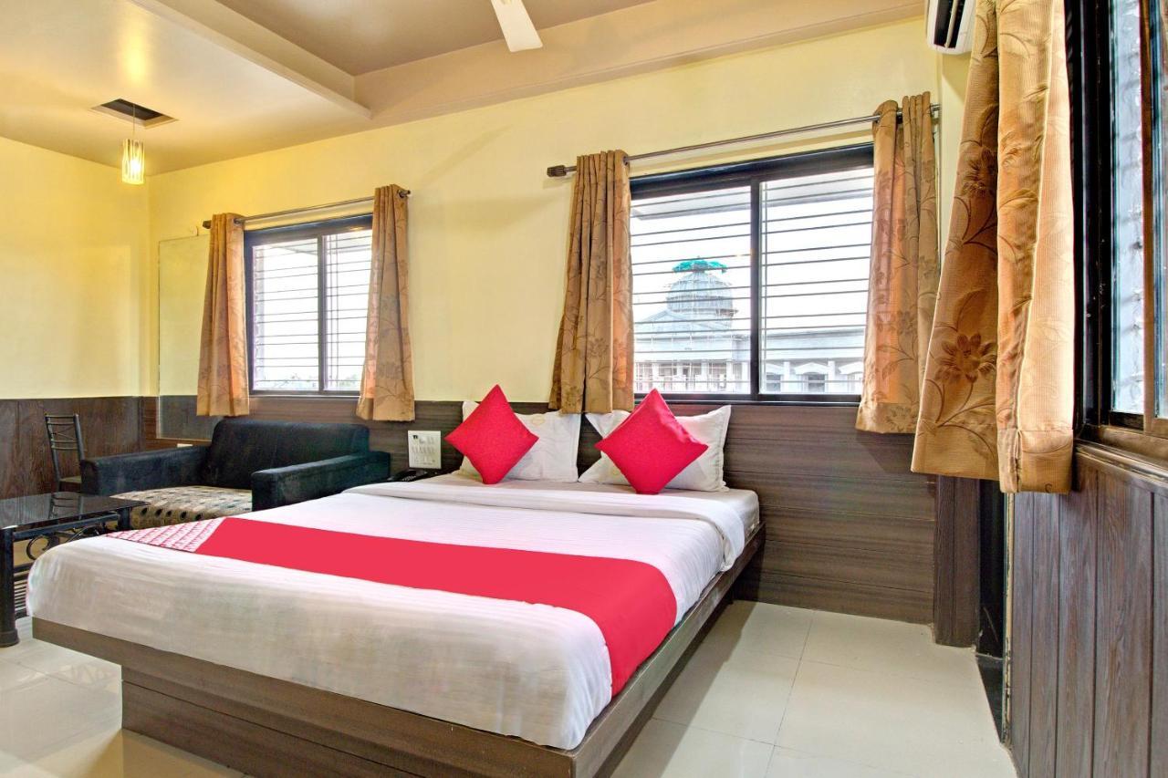 Hotel Oyo Slp013 Savan And Sapna Lodging à Solapur Extérieur photo