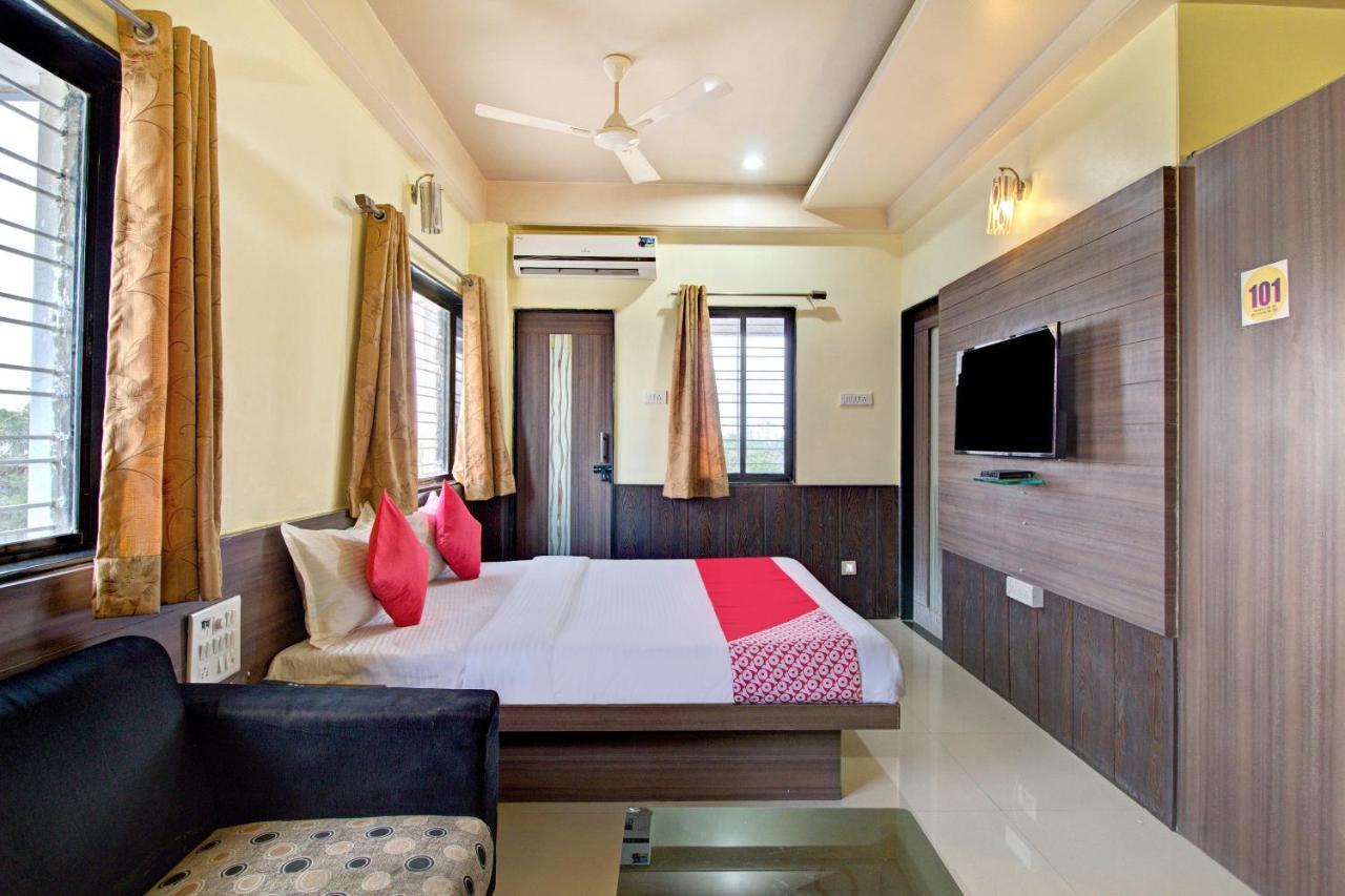 Hotel Oyo Slp013 Savan And Sapna Lodging à Solapur Extérieur photo