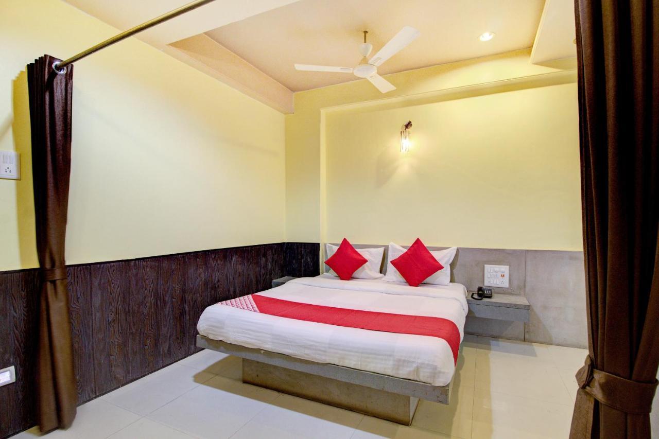 Hotel Oyo Slp013 Savan And Sapna Lodging à Solapur Extérieur photo