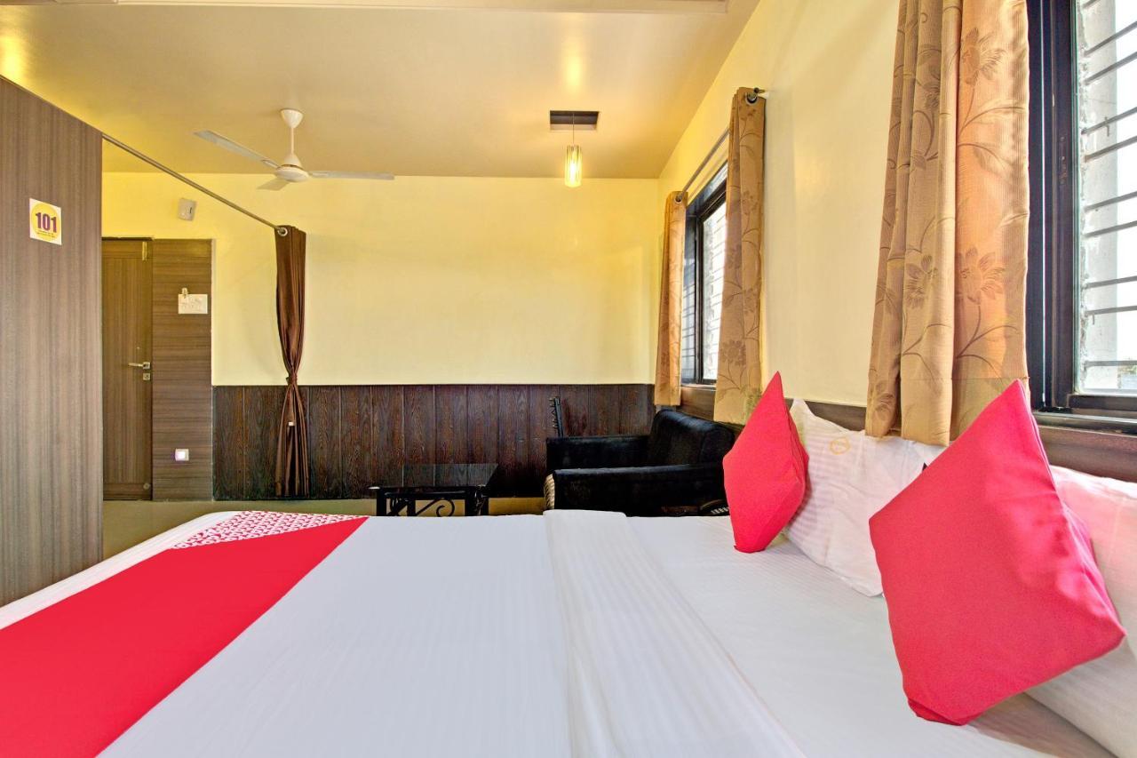 Hotel Oyo Slp013 Savan And Sapna Lodging à Solapur Extérieur photo