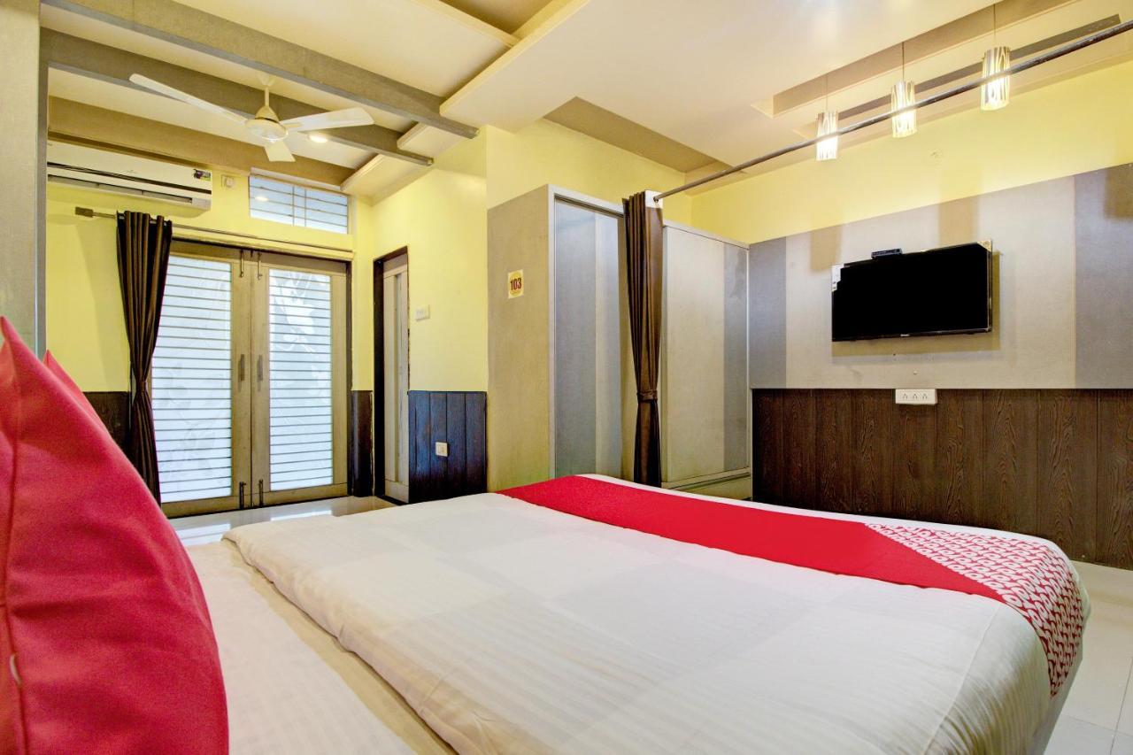 Hotel Oyo Slp013 Savan And Sapna Lodging à Solapur Extérieur photo