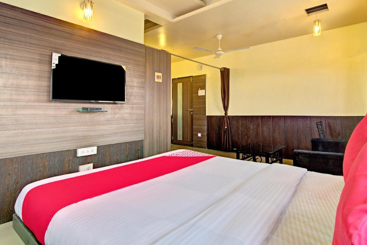 Hotel Oyo Slp013 Savan And Sapna Lodging à Solapur Extérieur photo